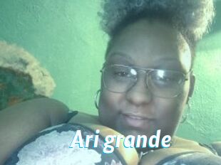 Ari_grande