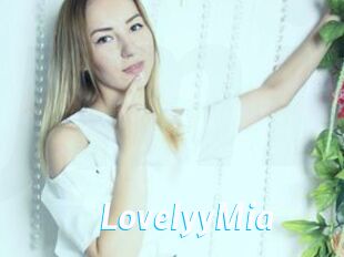 LovelyyMia