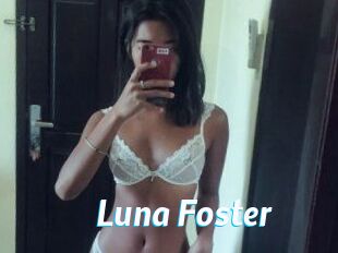 Luna_Foster