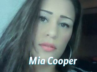 Mia_Cooper