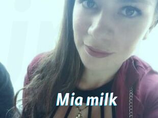 Mia_milk